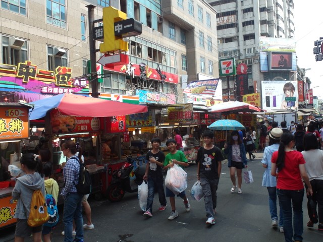 Yichung Shopping Street  一中街商圈