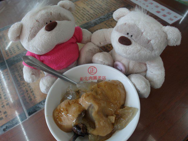 012bearbear enjoying their first changhua rou yuan