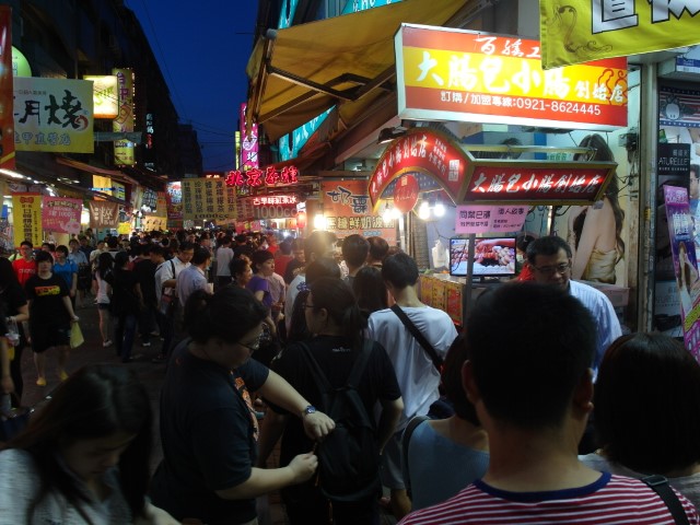 Feng Jia Night Market 大腸包小腸 - Red Stall