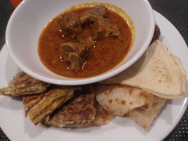  Yummy lamb curry with prata and murtabak