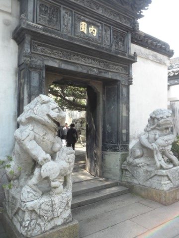 Dragons guarding the entrance to the inner gardens of Yu Garden