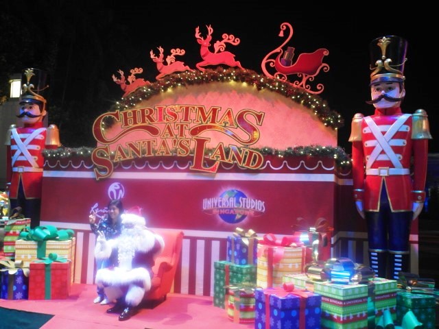 Universal Studios Singapore Santa Meet and Greet