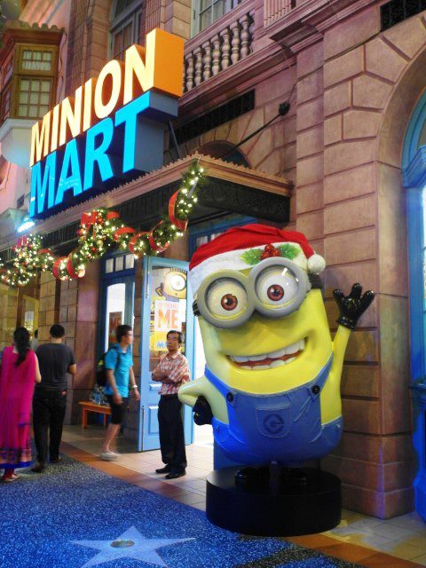 Universal Studios Singapore Snowy Christmas Celebration