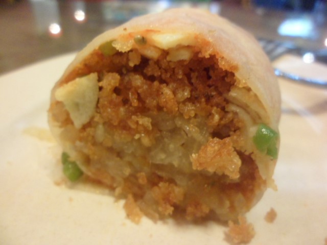 Rich and crispy filling inside the Ipoh popiah