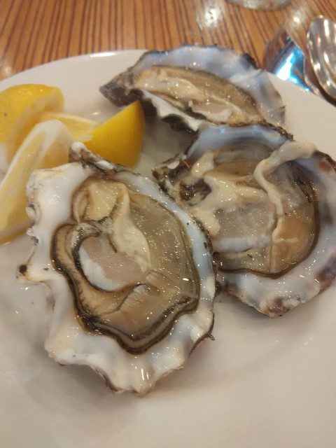 Fresh and delicious oysters at Riverview Hotel