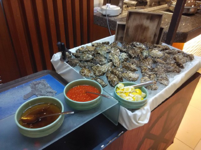Freshly shucked oysters @ Riverview Hotel Sunday Brunch