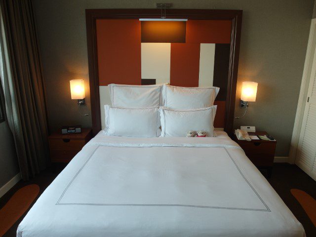 Swissotel Merchant Court Executive Room