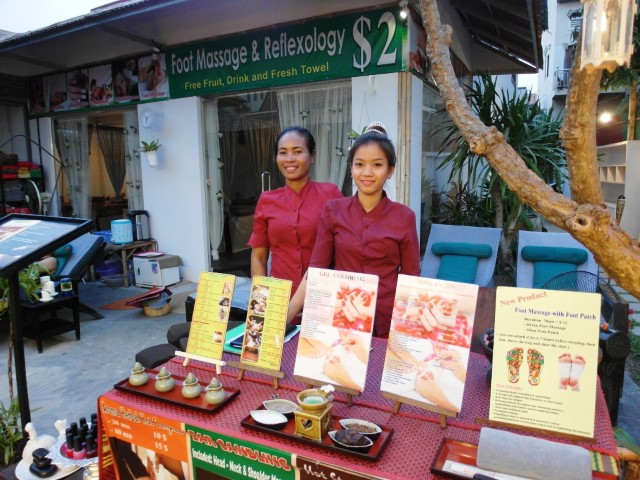 Cheap massage and pedicure/manicure at Angkor Night Market