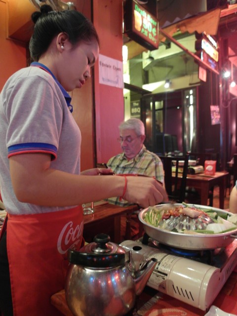 Waitress preparing the BBQ at Easy Speaking BBQ
