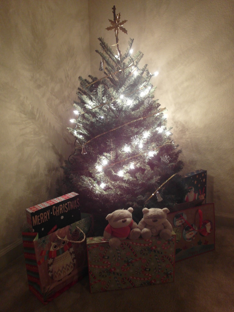 2bearbear and Christmas Tree
