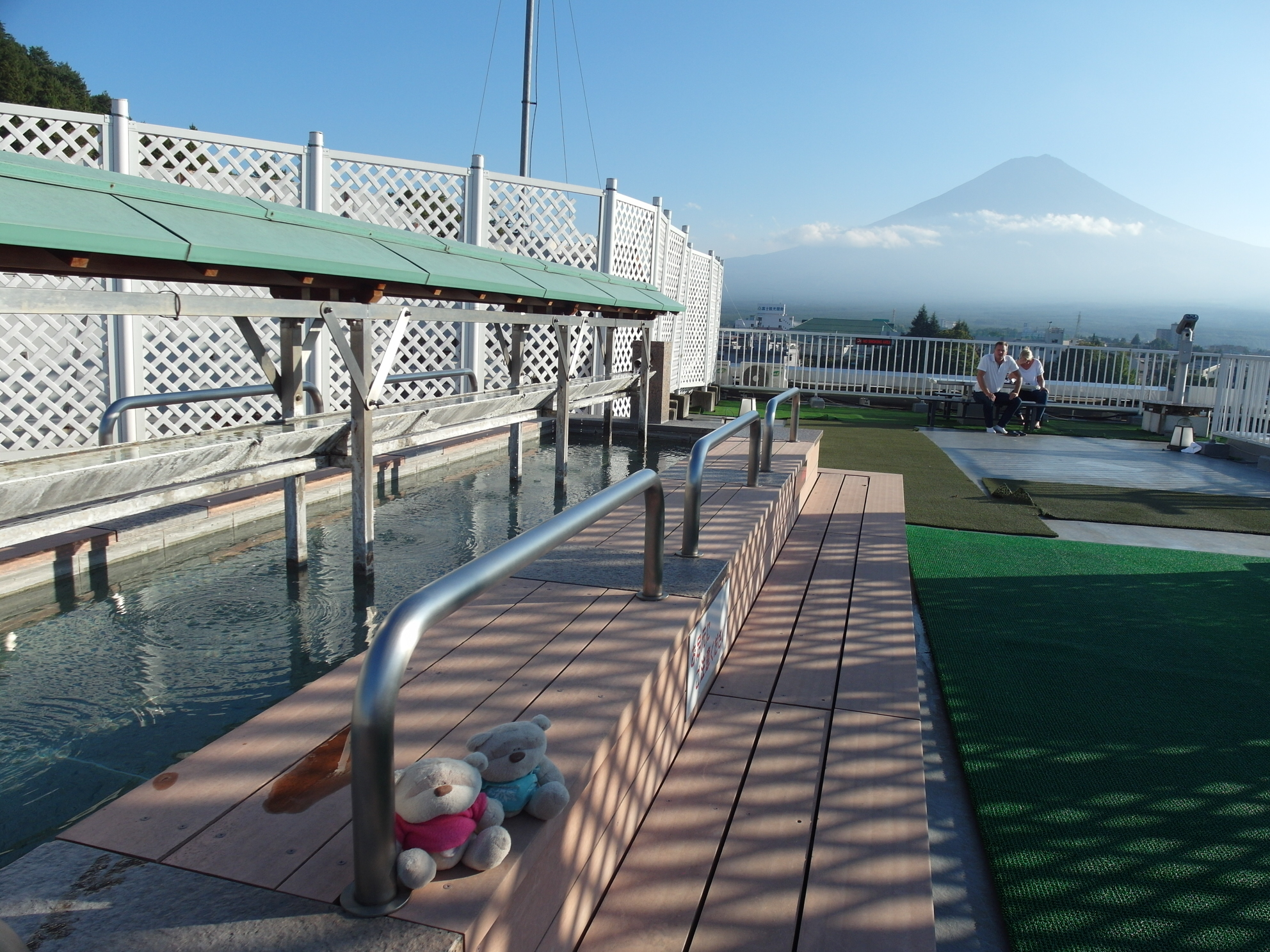 Rooftop FootBath at Konansou Hotel with views of Mount Fuji
