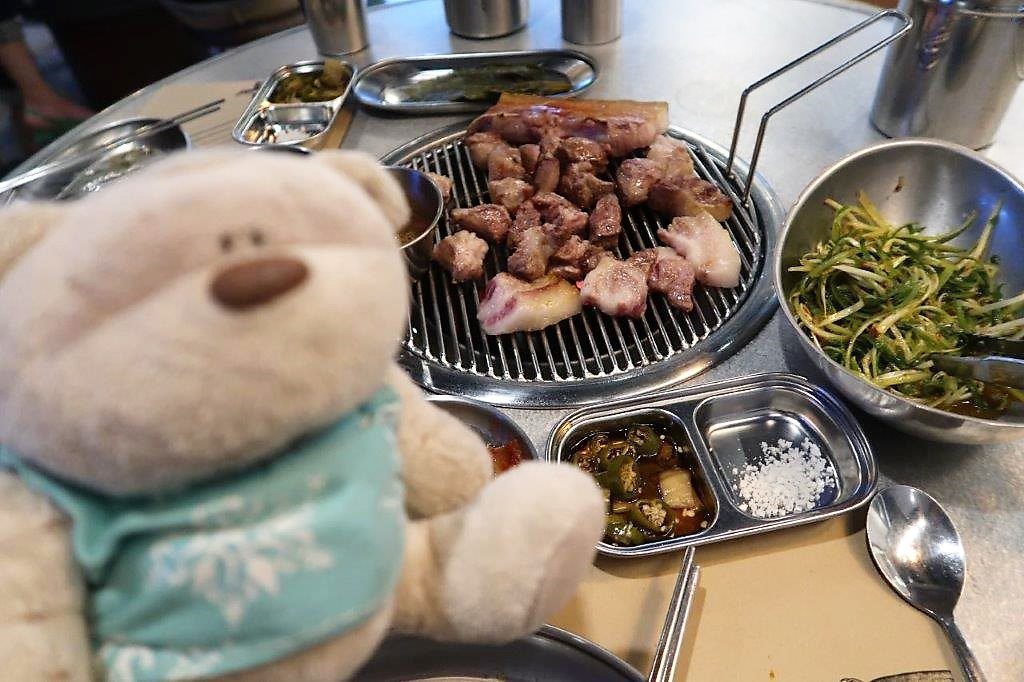 2bearbear @ 3 Butcher's Black Pork BBQ Jeju Shinhwa World (JSW)