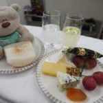 Singapore Airlines Business Class Dinner from Icheon to Singapore: Cheese Selection and Fruit