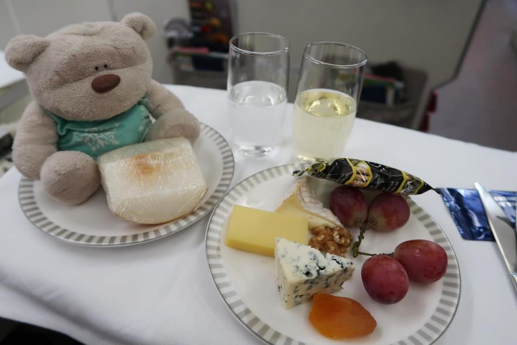 Singapore Airlines Business Class Dinner from Icheon to Singapore: Cheese Selection and Fruit