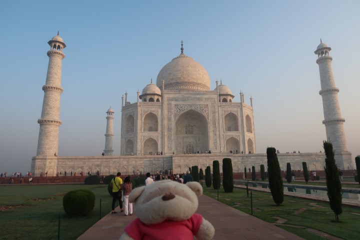 2bearbear at Taj Mahal - can you see that the minarets are slightly slanted?