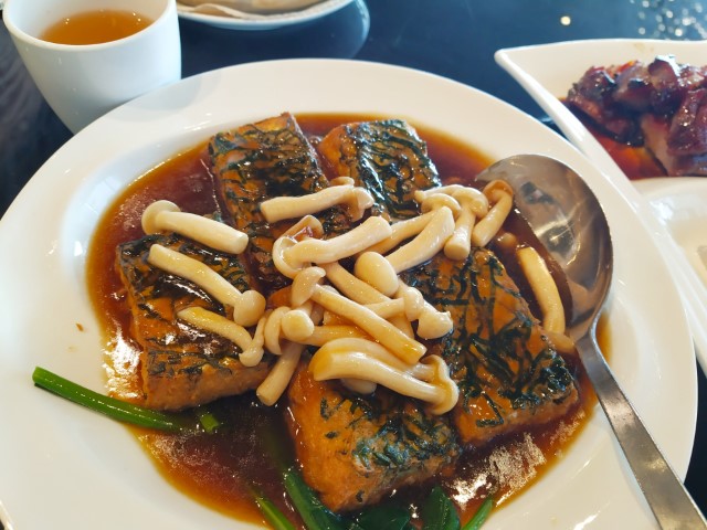 Braised Tofu with Shimeiji and Spinach - Black Society Cantonese Restaurant VivoCity