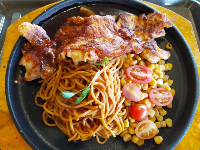 Daburu Hot Plate Chicken and Spaghetti at Pasir Ris Central Hawker Centre