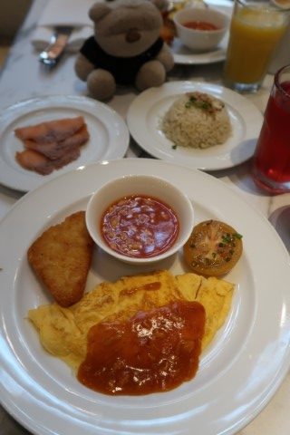 Egg omelette, fried rice, smoked salmon at Marriott Tangs Plaza Hotel Staycation Breakfast Buffet Post-COVID