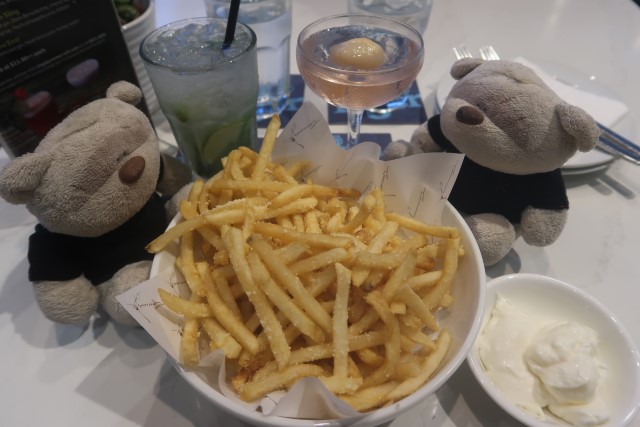 Truffle Fries and Happy Hour Drinks (Mojito / Lychee Martini) at Crossroads Tangs Marriott