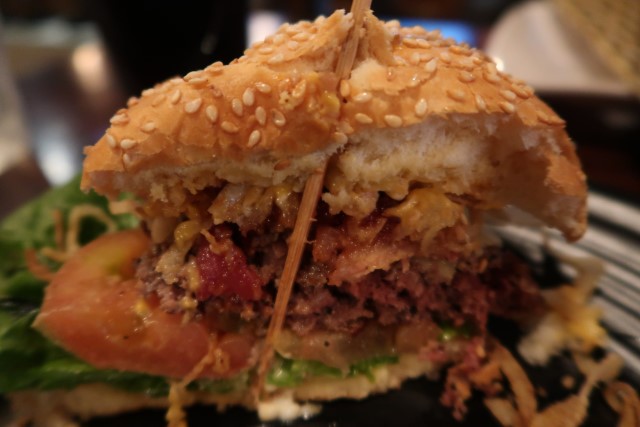 Check out the chock full of ingredients in the Poet's Burger (The Drunken Poet Review)