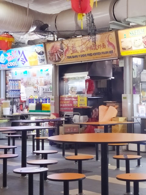 Lights switched off at Tiong Bahru Yi Sheng Fried Hokkien Prawn Noodle