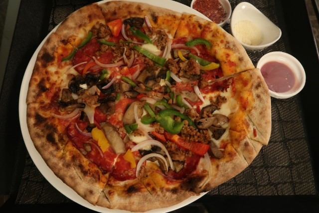 Fairmont Singapore in-room dining Rustica Pizza from Prego