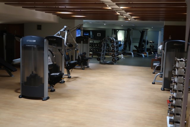 Fairmont Singapore Gym: Machines for targeted training