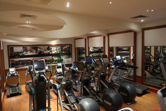 Fairmont Singapore Gym: Elliptical Cross Trainer