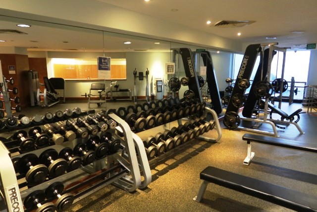 Fairmont Singapore Gym: Free Weights