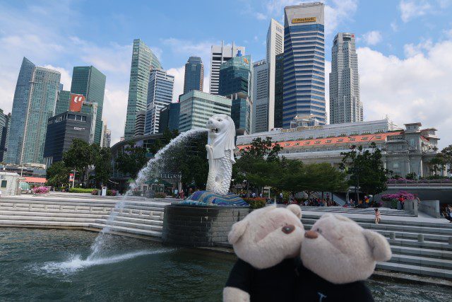 2bearbear at Marina Bay Merlion Statue