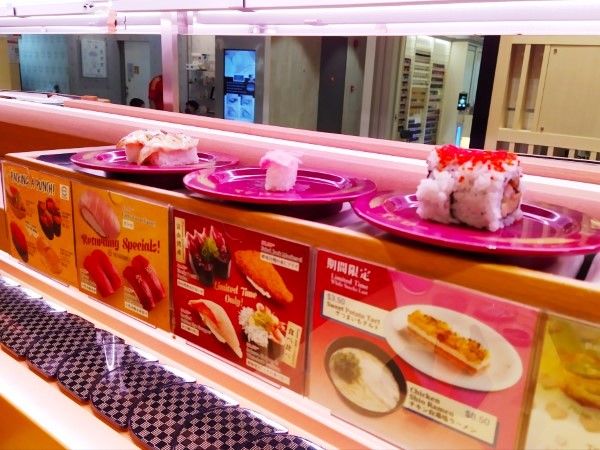 Sushiro - Sushi rotating on the conveyor belt