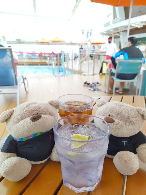 Quantum of the Seas Pool Bar Gin & Tonic, Whisky & Coke