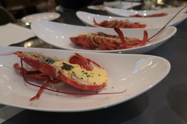 Free flow unlimited lobsters (Colony Seafood Buffet Ritz Carlton)
