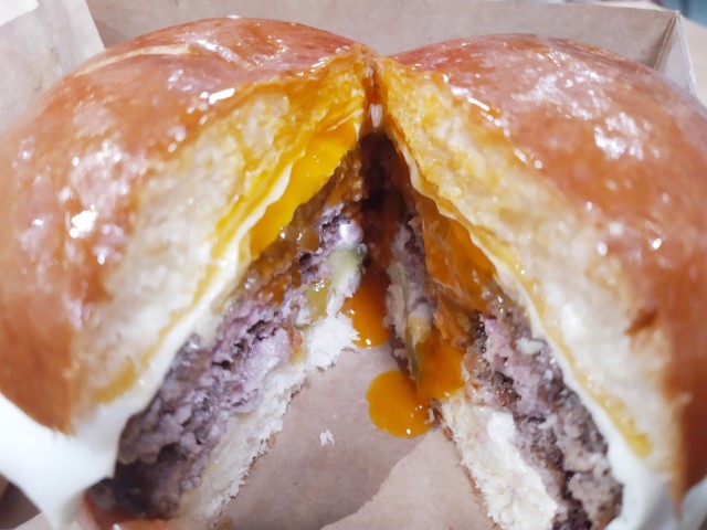 Flowy egg yolk of Double Cheeseburger Sandwich (Eggslut Singapore Review)