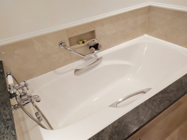 Bath Tub - InterContinental Singapore King Club Room Staycation Review