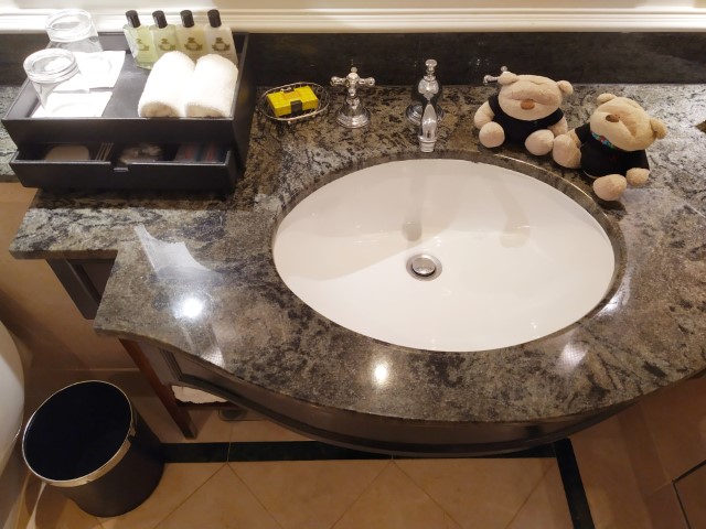 Bathroom Amenities - InterContinental Singapore King Club Room Staycation Review