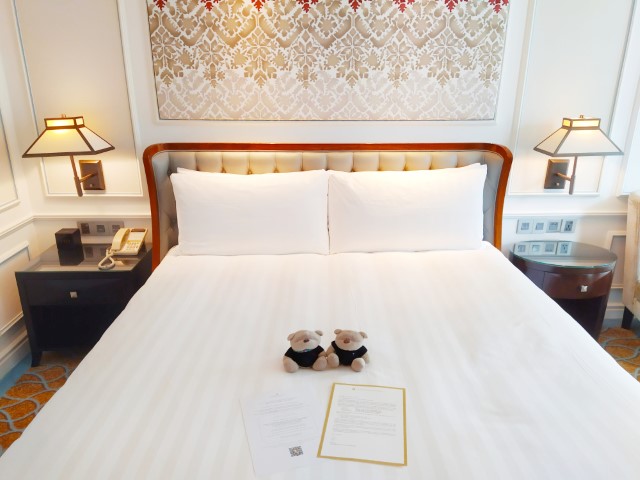 King Sized bed - InterContinental Singapore Club Room Staycation Review