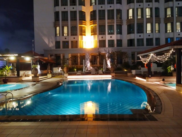 Evening dip in the swimming pool of InterContinental Singapore