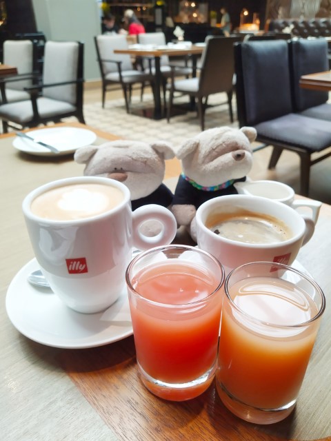 Breakfast InterContinental Singapore - Coffee and Juices