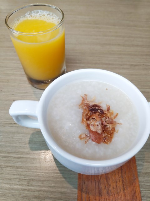 Breakfast InterContinental Singapore - Congee and Orange Juice