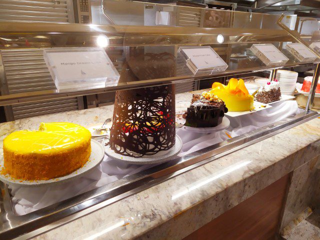 Spectrum of the Seas Windjammer More Cakes!