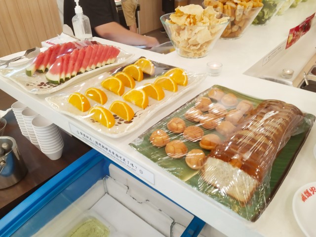 Fruits and Cakes available at Guoma Steamboat Buffet Johor Bahru