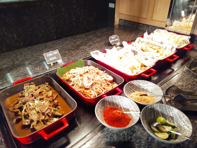 Thai-Laysia Night Dinner Buffet Anantara Desaru Review - Thai Dishes (Phad Thai)
