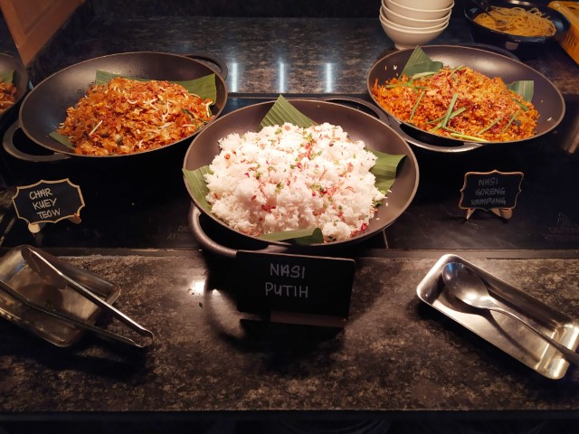 Thai-Laysia Night Dinner Buffet Anantara Desaru Review - Fried Kway Teow and Fried Rice