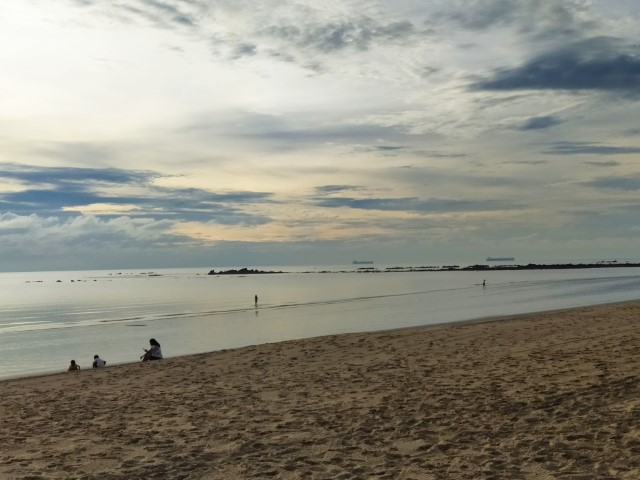 Sunrise by the beach at Anantara Desaru Resort Review