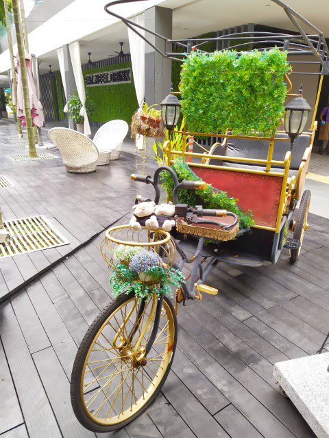 Trishaw next to Studio M Hotel