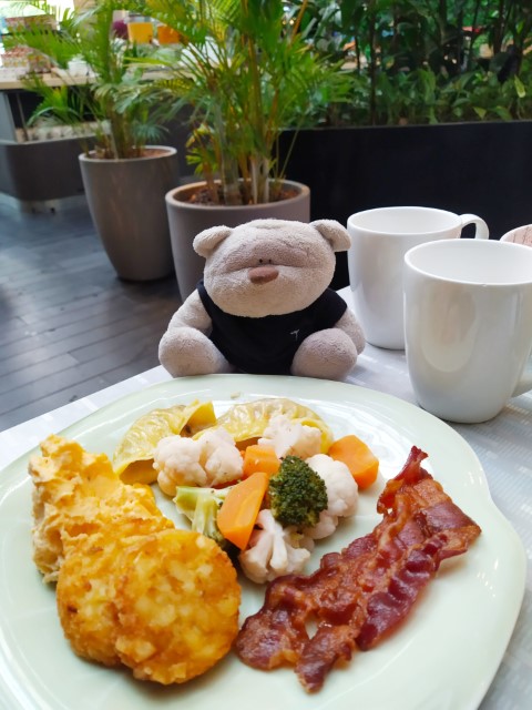 2bearbear Breakfast at Studio M Hotel