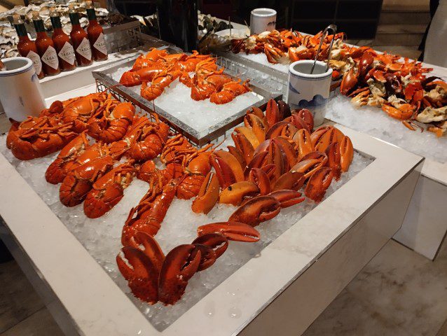 Melt Cafe Dinner Buffet Review - Boston Lobsters Seafood Platter 