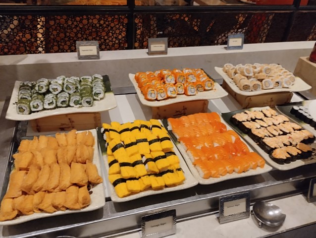 Melt Cafe Dinner Buffet Review - Sushi Selection
