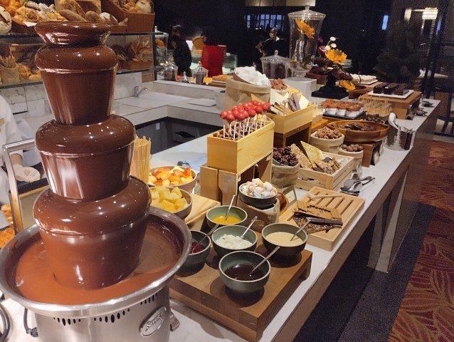 Melt Cafe Dinner Buffet Review - Desserts and Chocolate Fondue